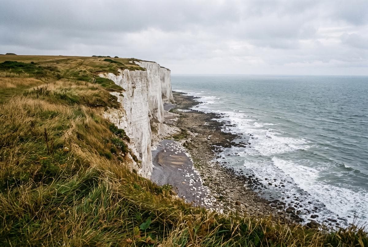 Falaise de craie du littoral, trait de côte près de Dieppe